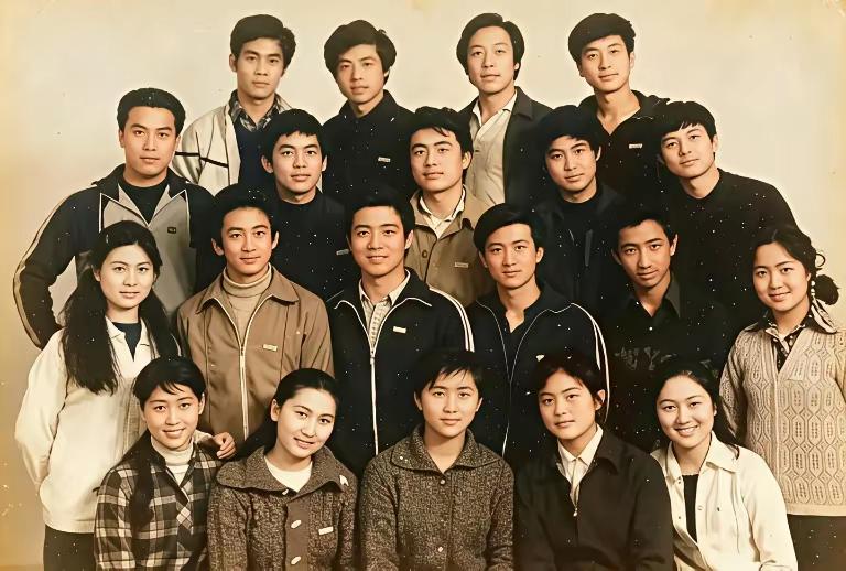 中央戏剧学院82级表演班堪称“神仙班级”，是公认的“老戏骨摇篮”。张光北、何政军