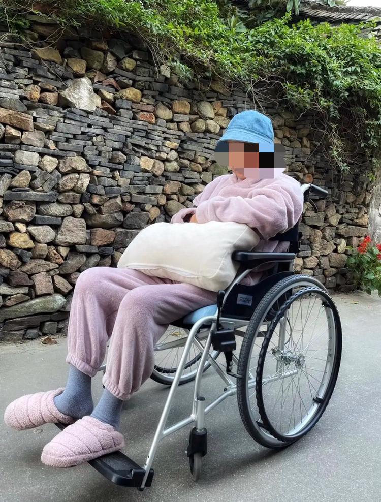 婚姻里最寒心的莫过于真心被肆意践踏，自家男人在外风流快活，受委屈的终究是默默守着