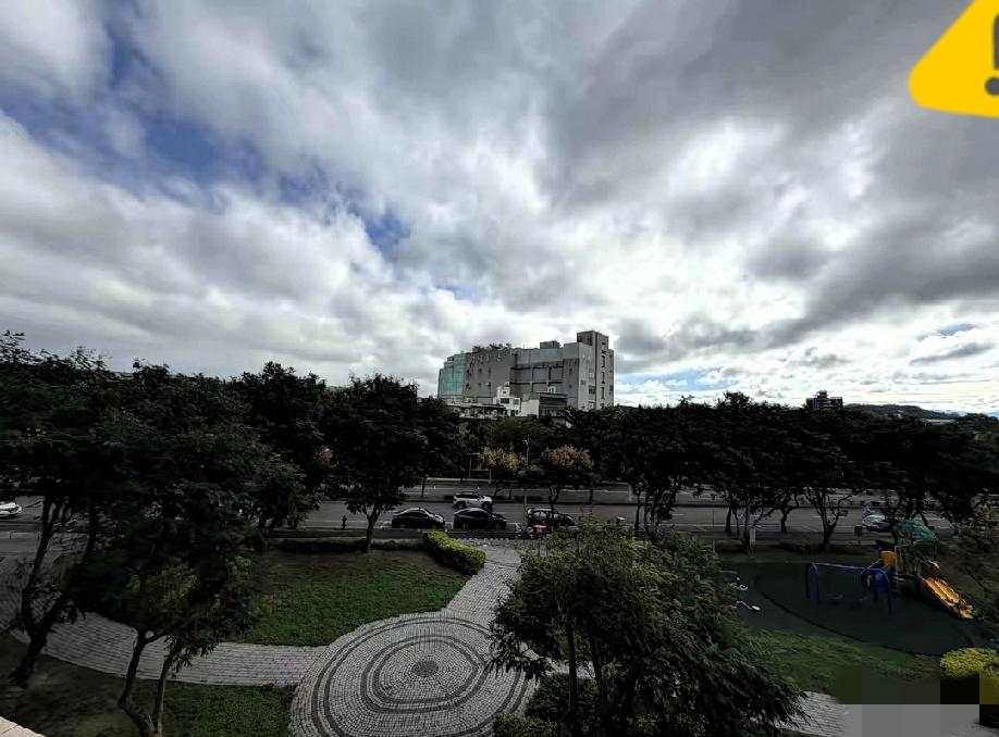 这几天，对面山头的湖口装甲车基地一直在‘打炮’，每射一次，我就笑一次，都2025