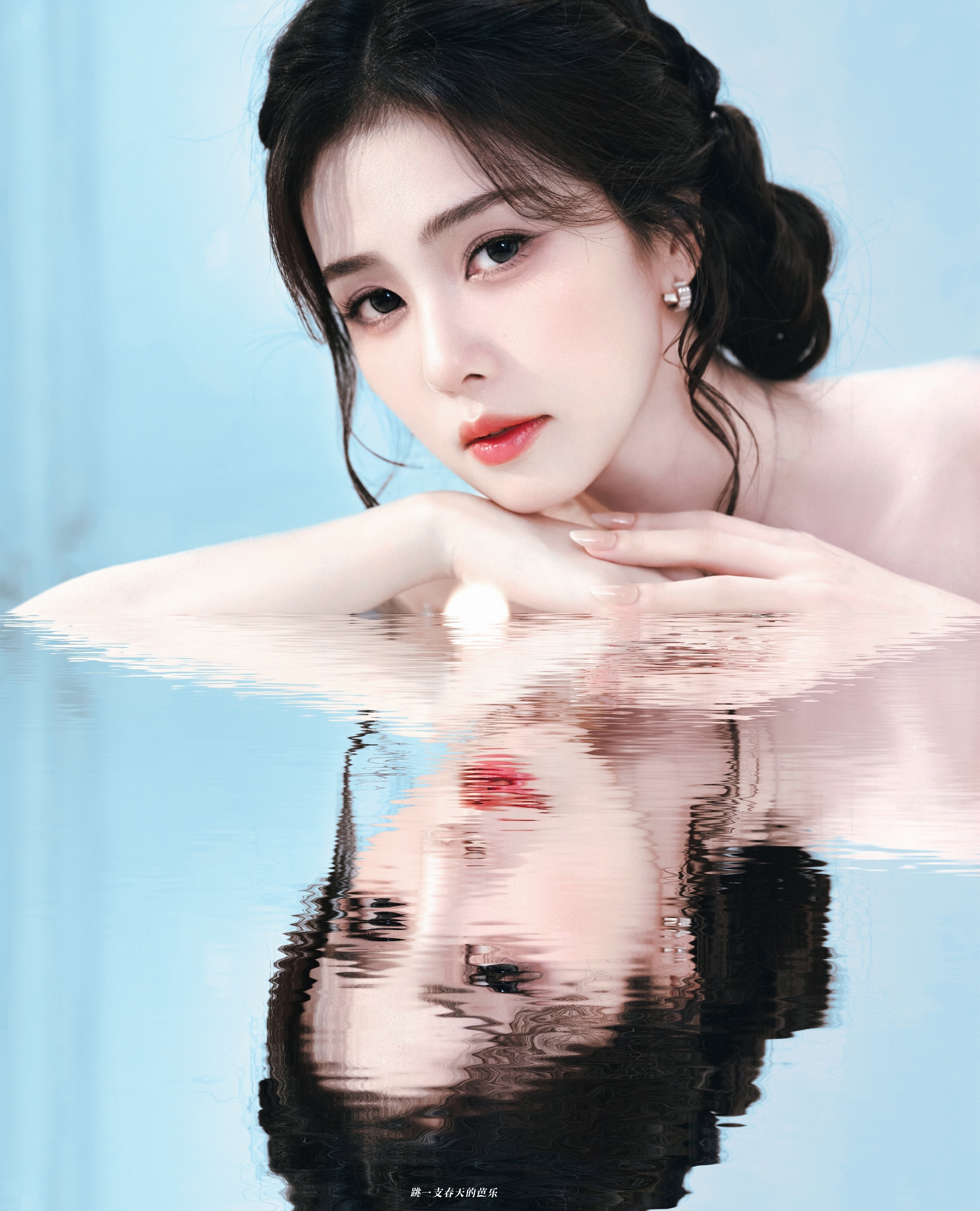希望这个夏天有惊喜、有心动、有偏爱、有例外，有人陪你吹晚风🖤❤️🍐白鹿说没能