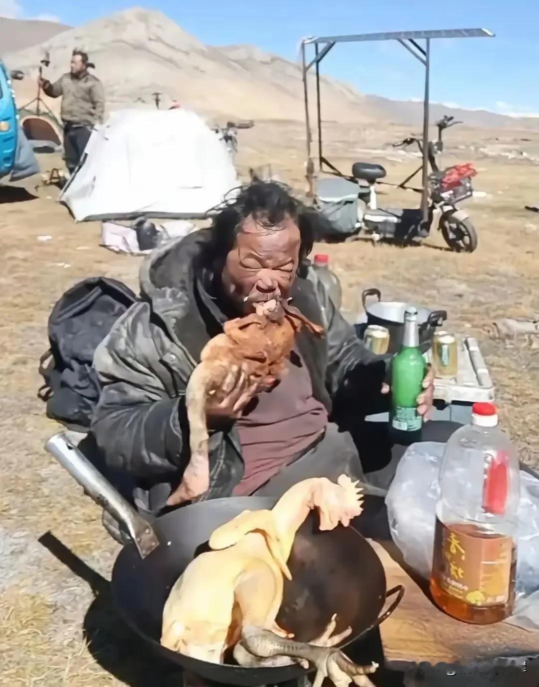 人为什么要活着？活着的意义是什么？
我也不知道。关键是我看别人活着，我也就跟着活