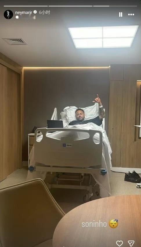 内马尔又要做手术了早日康复！12月22日，内马尔今日更新社媒，晒出自己在病床上的