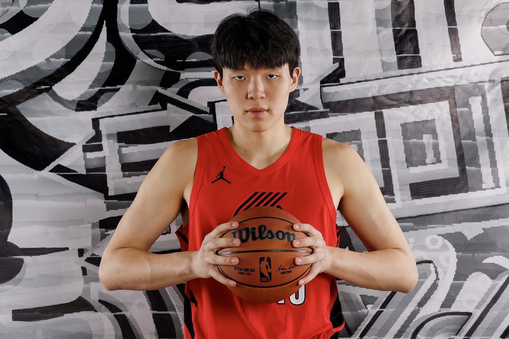 杨瀚森无缘夏联最佳阵容 杨瀚森总共出场了4场比赛，场均得到10.8分、5.3篮板