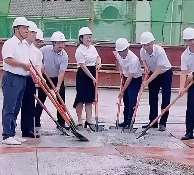 平时实在太忙，眼看工程都要完工了，抓紧补办一个“开工仪式”手续。