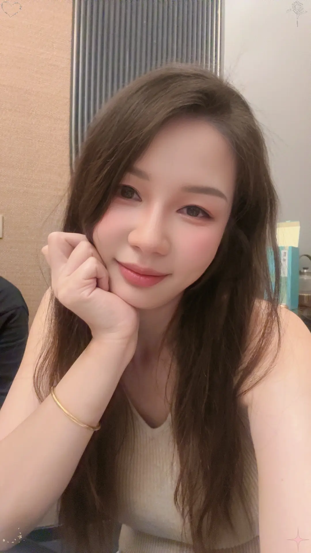 最伤心的不是文案，而是看评论的人，你不停的翻着评论，只是为了找到那个能...