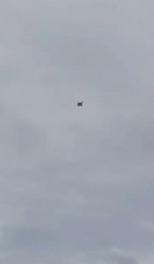 伊朗伊斯兰革命卫队声称，巴斯基民兵使用一枚“米萨格-2”肩扛式导弹在恰巴哈尔上空