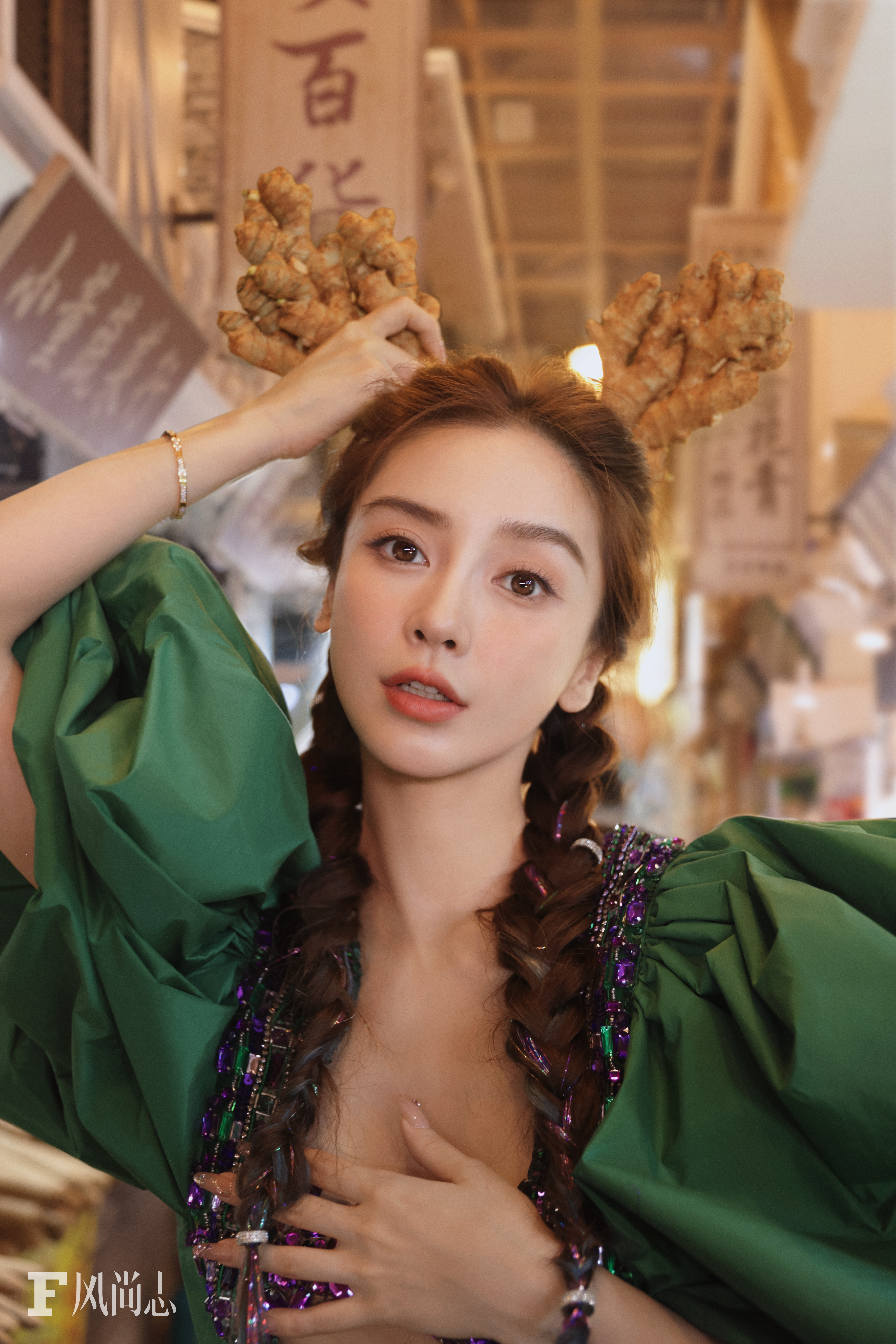 Angelababy期待马天宇新剧三人行Angelababy风尚志十一月刊封面?