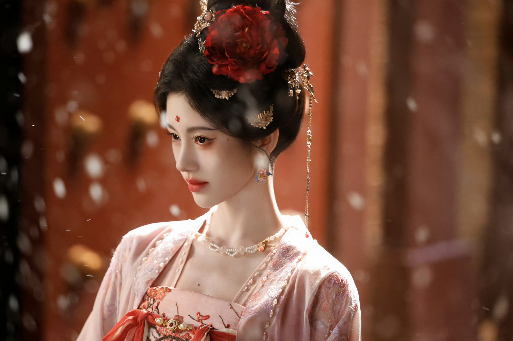 月鳞绮纪傀儡舞封神 鞠婧祎红衣傀儡舞杀疯了！媚骨天成，一颦一笑皆是顶级魅魔🦊红