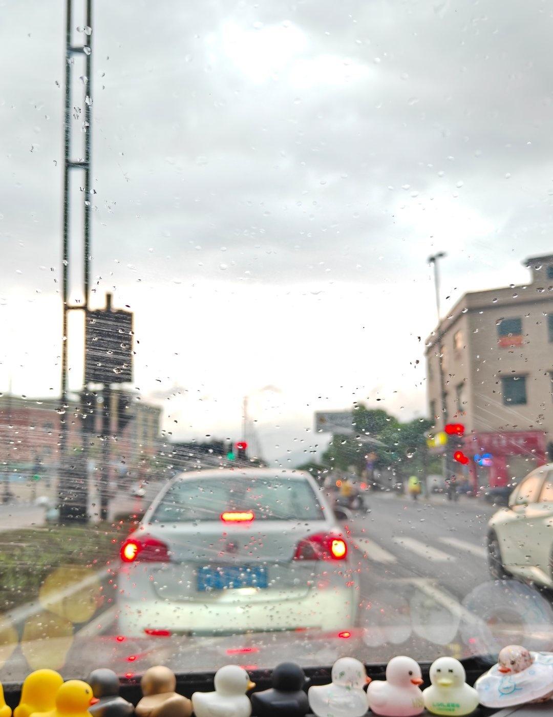 局部地区小雨。我就在局部地区[哆啦A梦害怕]  ​​​