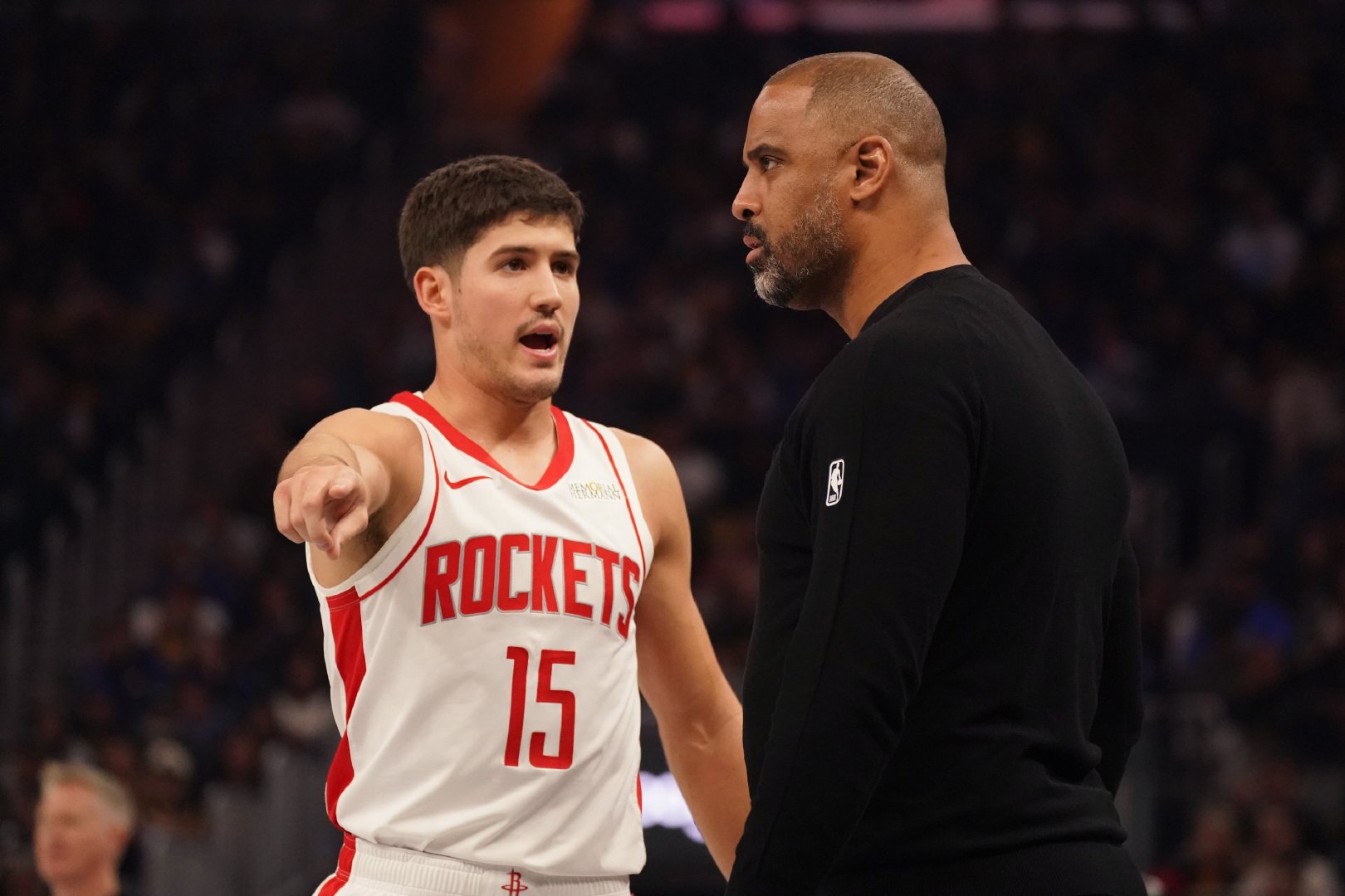 火媒：谢泼德本赛季首发10胜2负 火箭再也不应该让他打替补了NBA常规赛，火箭1