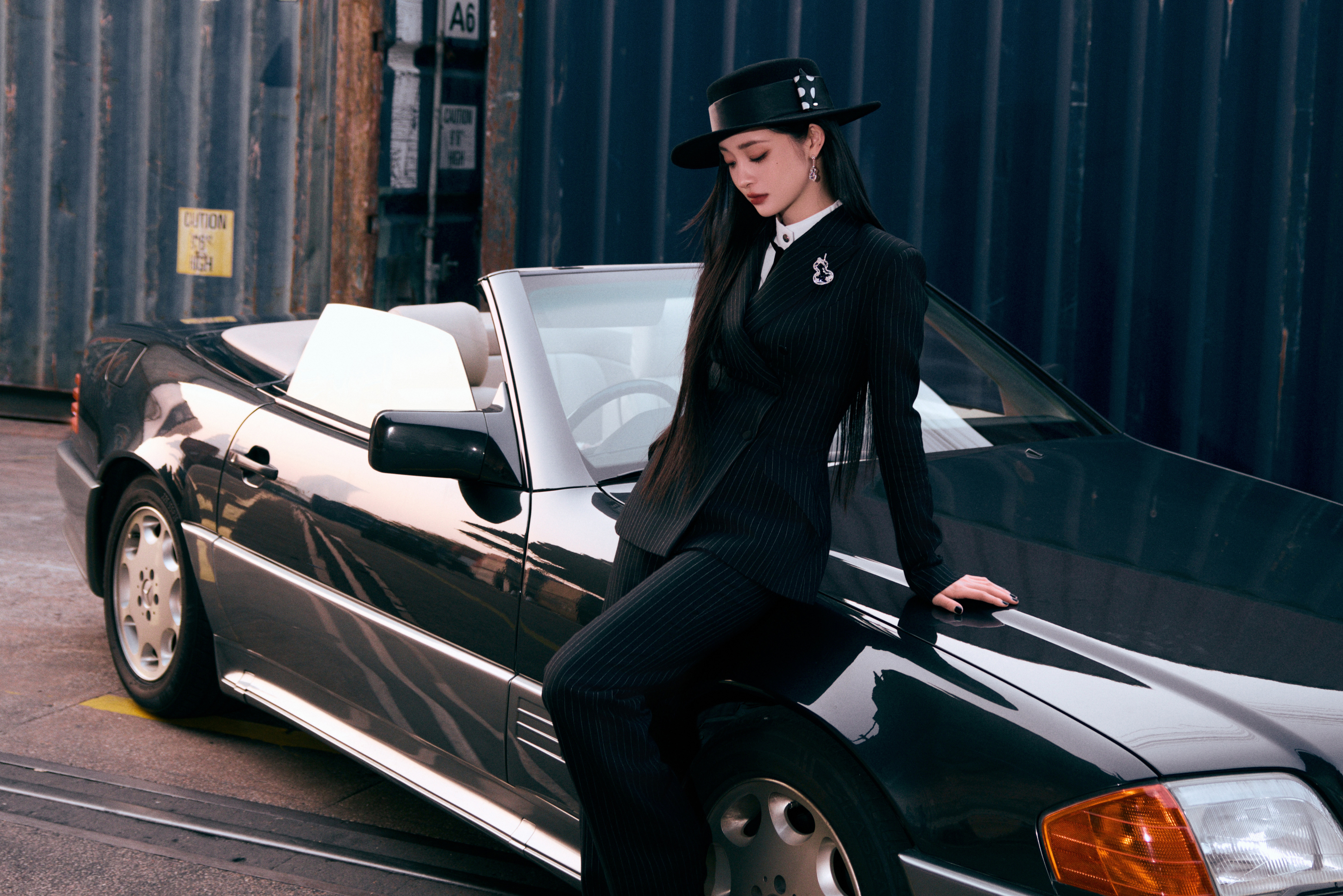 周洁琼西装老公姐  看到周洁琼尖叫之夜的造型，忍不住感叹一下西装老公姐，气场瞬间