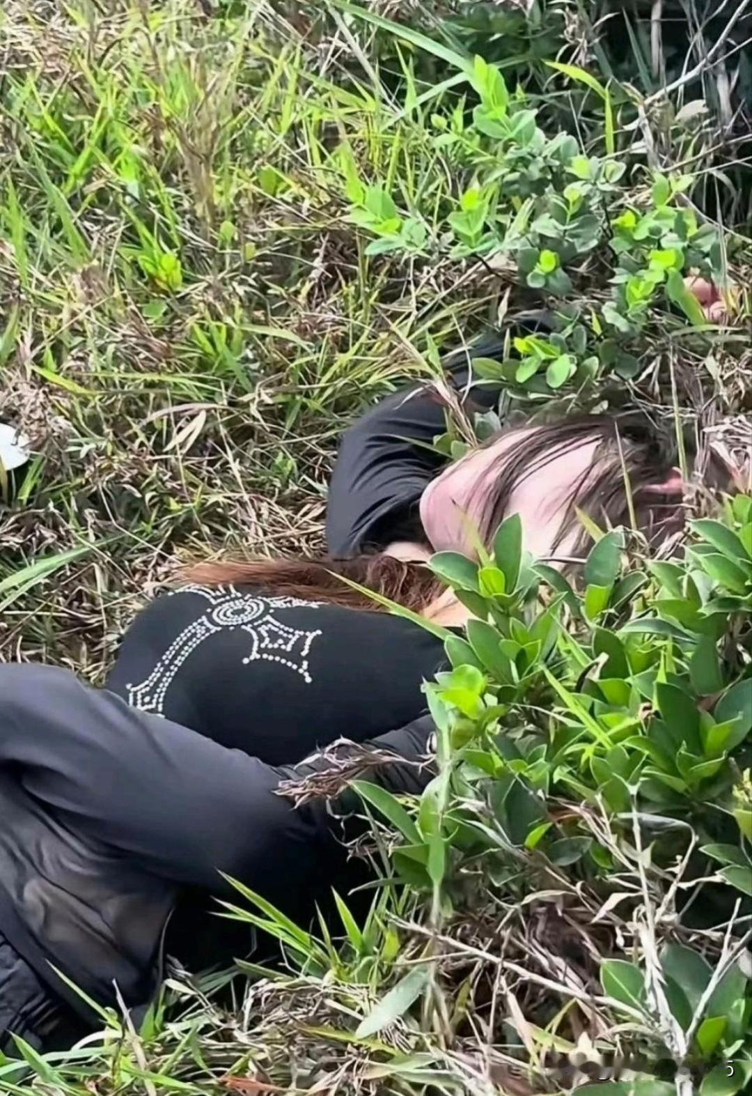 如果是你在郊游时，遭遇如此高颜值的妹妹、还疑似昏迷不醒；
试问既有才华又有人品的