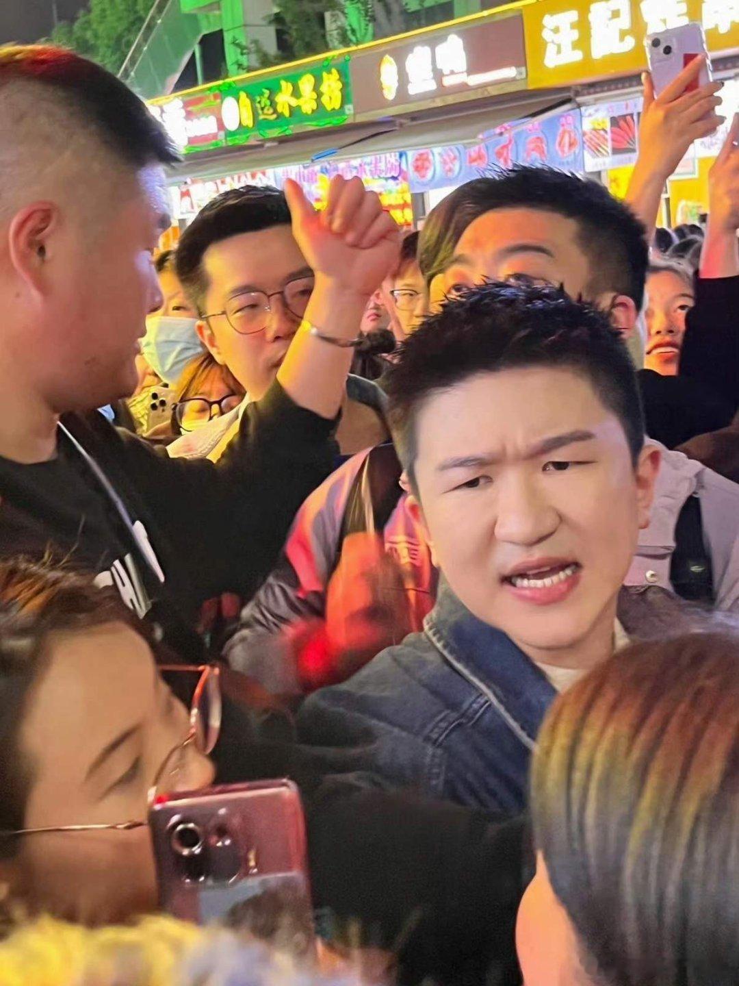 有的时候真觉得人拥有了太多原本不属于自己的金钱和地位，身体里的傲慢和恶意就会以各