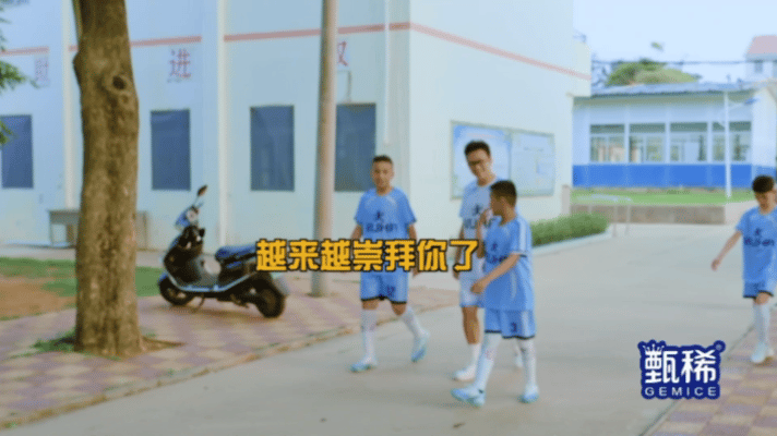 邓超邓超怎么哪里都是你真的笑不活了，梗到处飞，真走到哪都能看见超哥～高会泡泡 