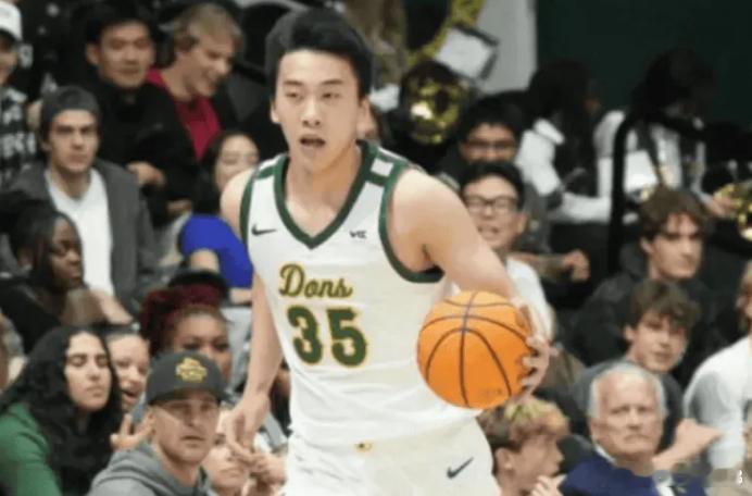 王俊杰打亚洲杯时的后仰跳投咋不见了呢？现在基本上看不到，更多的是突破和背打。其实