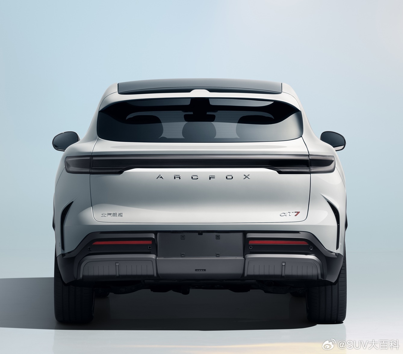 极狐αT7，定位中大型轿跑SUV，提供纯电和增程双动力，预计15-20万元。已经