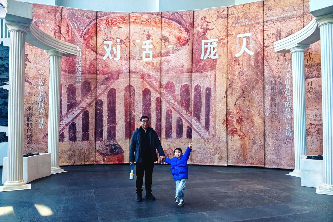 打卡杭州西湖博物馆总馆的“庞贝文物展”。