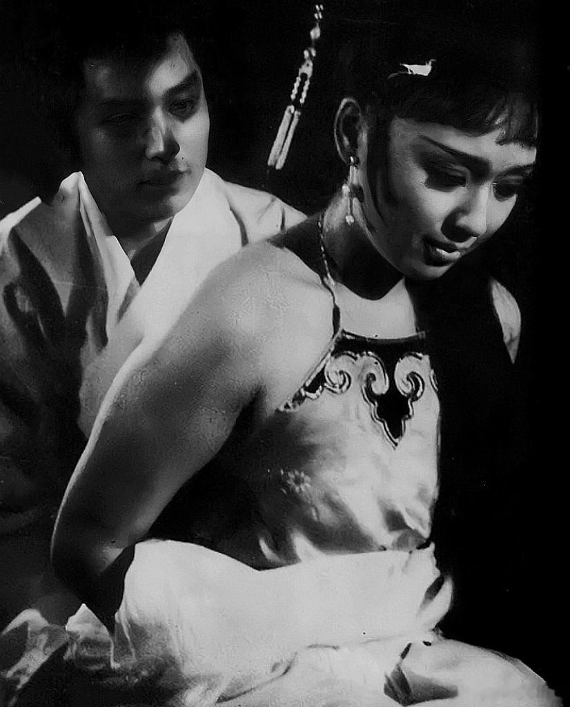 韩国著名导演申相玉1974年在香港邵氏兄弟影业公司拍摄的古装神怪片《艳女还魂》中