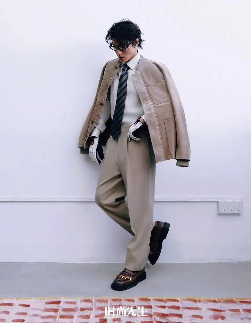 代旭时尚先生杂志封面，轧戏红利来了