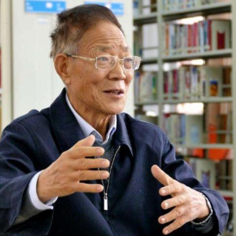 “我年纪这么大，要这么多钱干嘛？”2020年，78岁的王泽霖教授，去买方便面，嫌