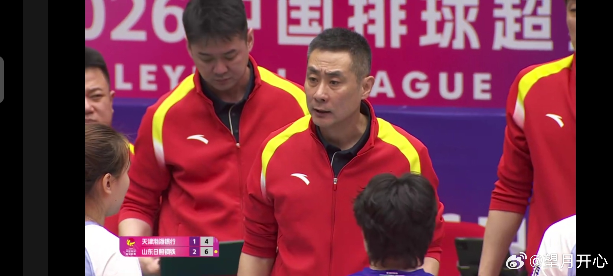 中国女排山东20号司静雨发球可以呀，天津在她发球轮吃了不少苦头。山东2-4落后追