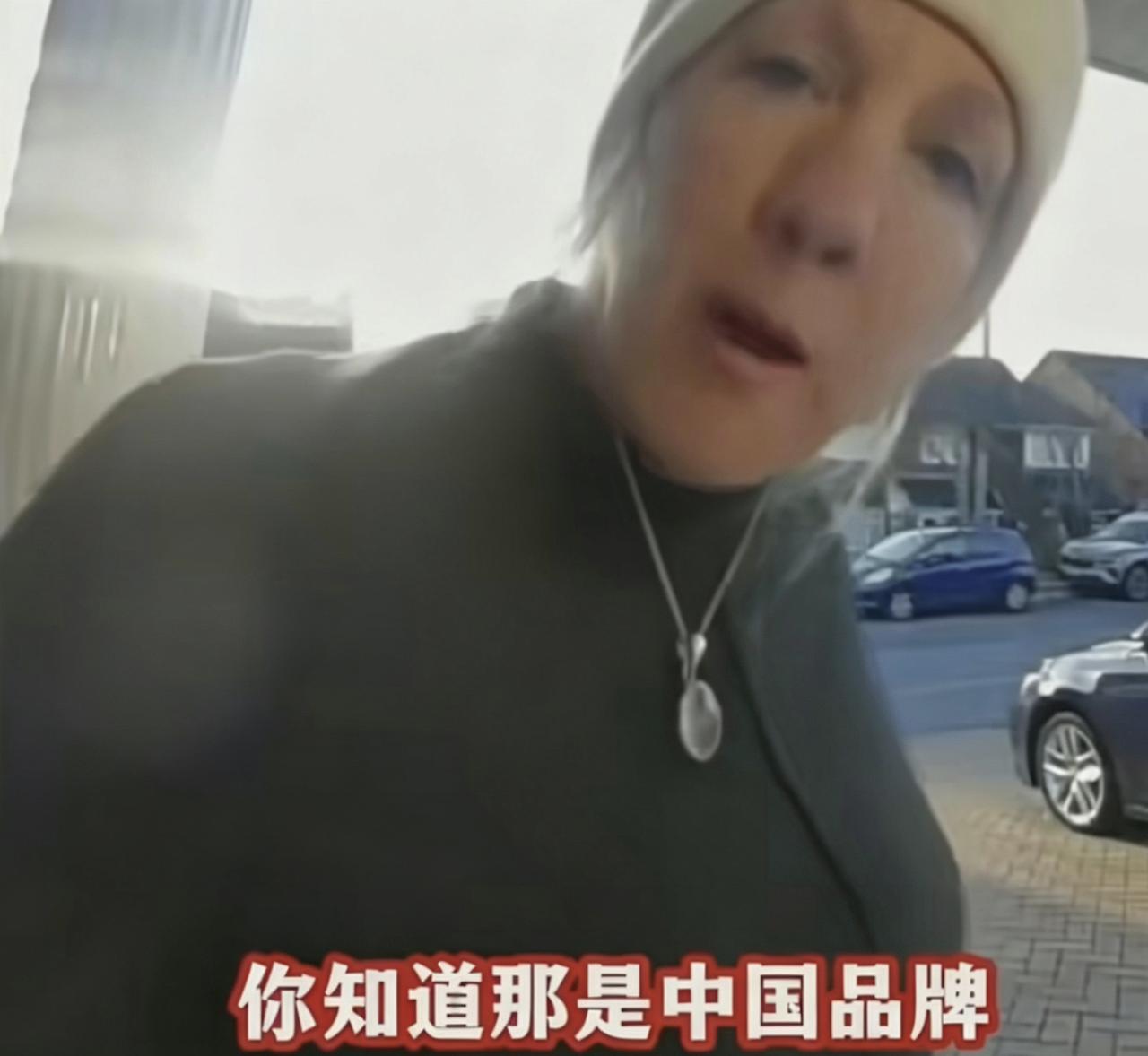 啧，英国人这心态崩得真难看。

一位英国博主买了辆中国车，结果邻居直接破防，上门