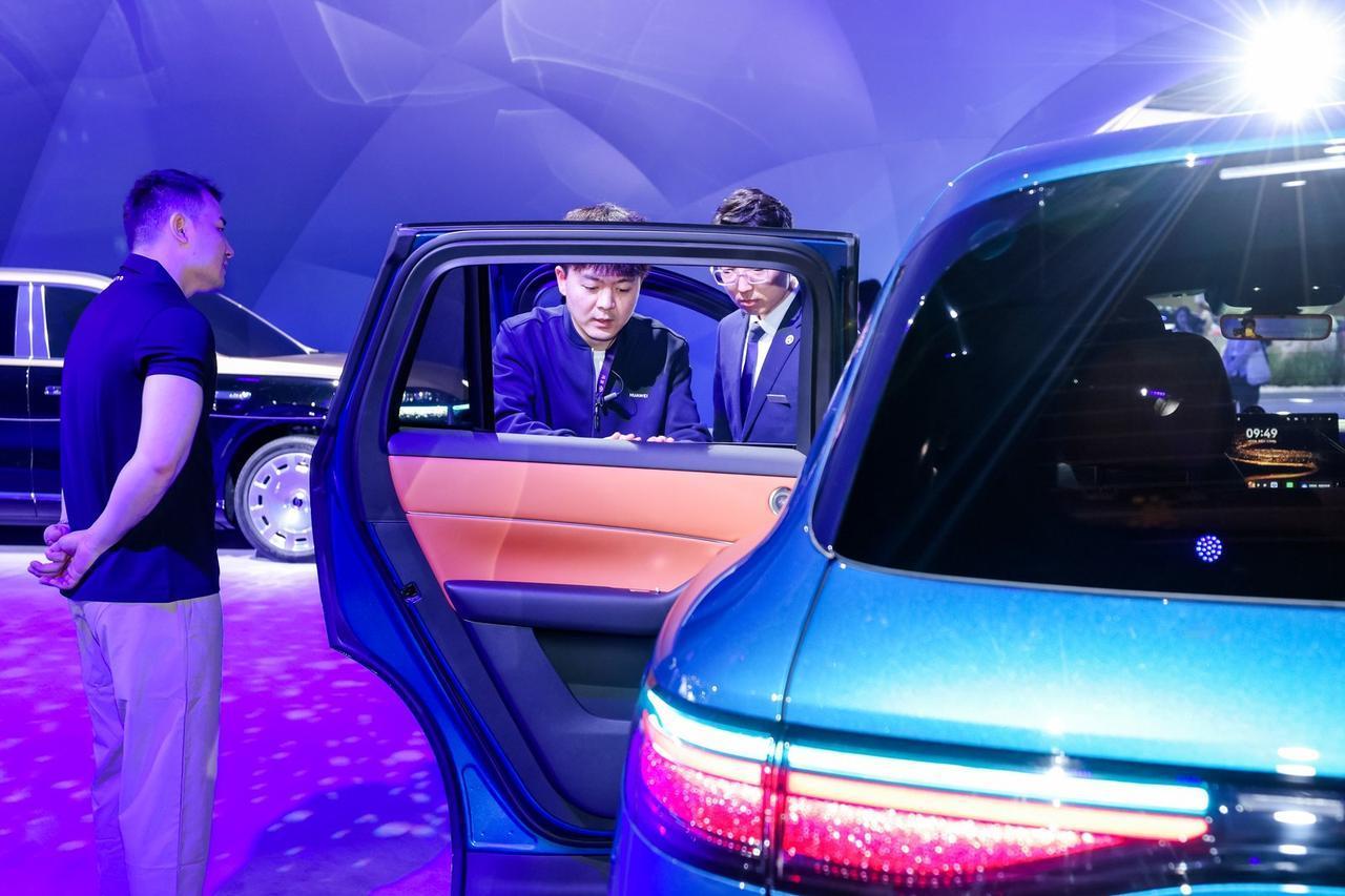 硬核科技重塑出行 鸿蒙智行筑牢全维度智能安全壁垒
在辅助驾驶与新能源技术飞速迭代