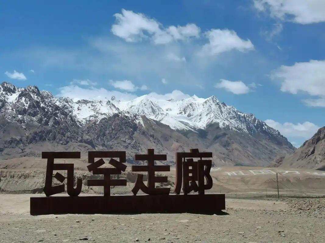 阿富汗正在修瓦罕走廊的公路，急着重启那个世界级的艾纳克大铜矿，一个劲催着外界，特