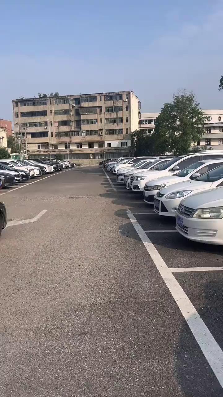 问大家一个问题，你的车不管是几万块钱买的还是几十万块钱买的，开了十年或者十万公里