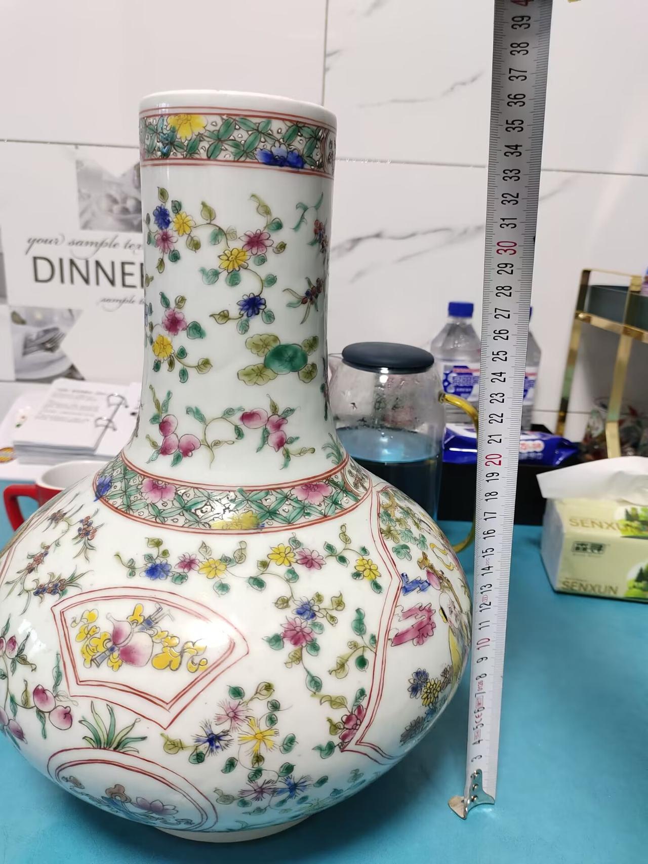 清光绪粉彩人物故事纹天球瓶鉴赏
 
一、器物概览
 
此器为清光绪时期民窑粉彩天