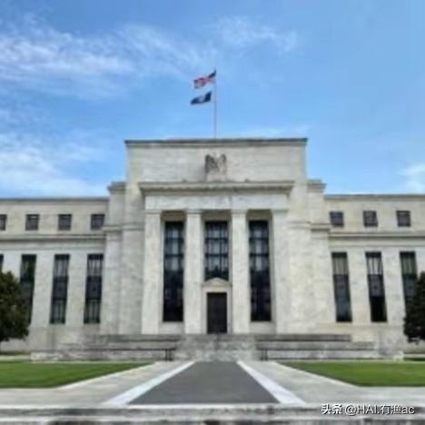 高利率带给美国政府与美国企业的危害远远大于通胀。美联储的核心是保美元，而美国政府