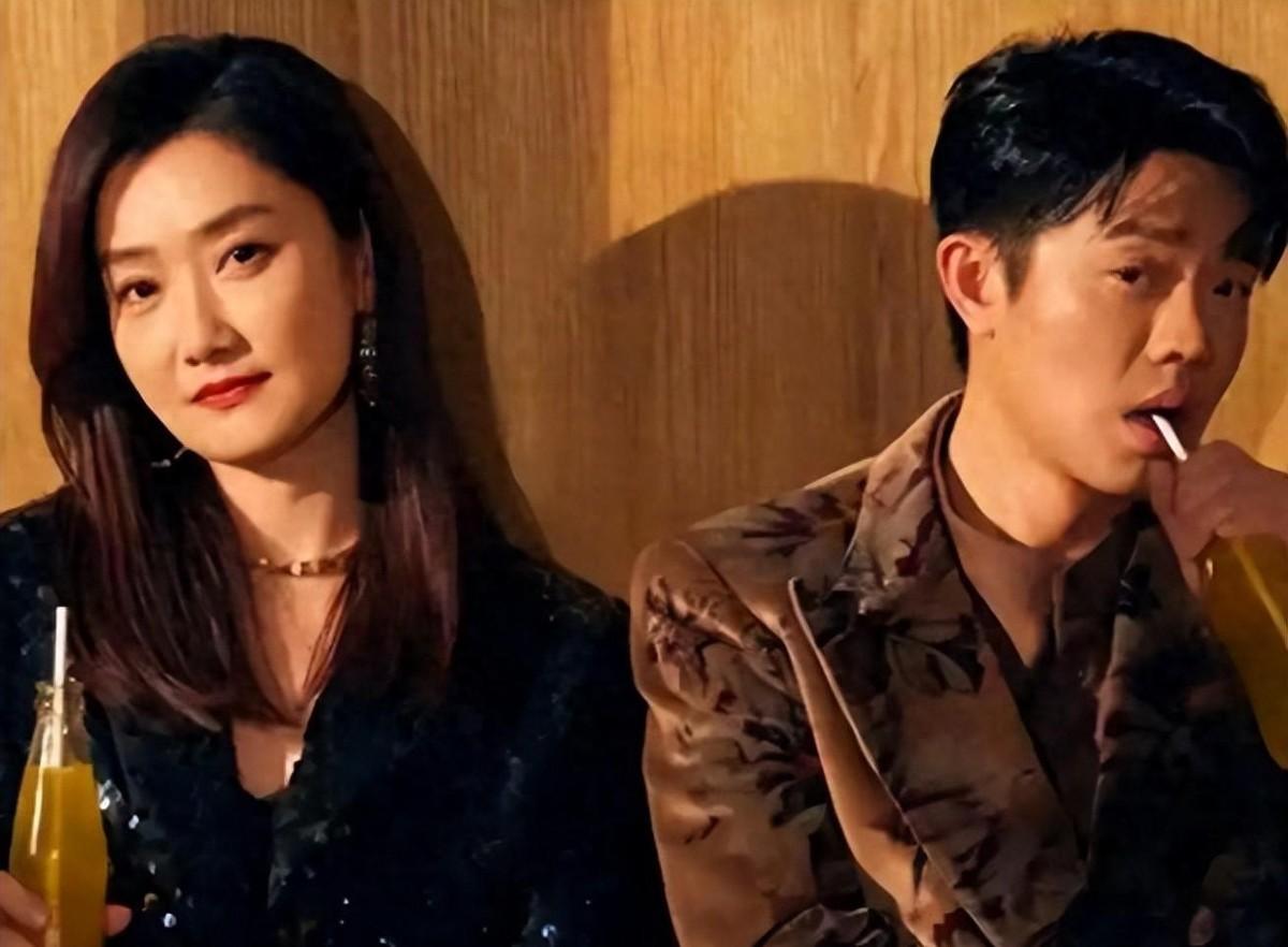 落地的凤凰不如鸡，44岁消失的玲花，终是为搭档的行为买了单
凤凰传奇这组合，谁没