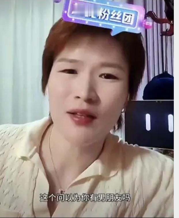 网友：丽姐，啥时候脱单呀？
张伟丽：别提了，找对象太难了。

网友：以你的条件，