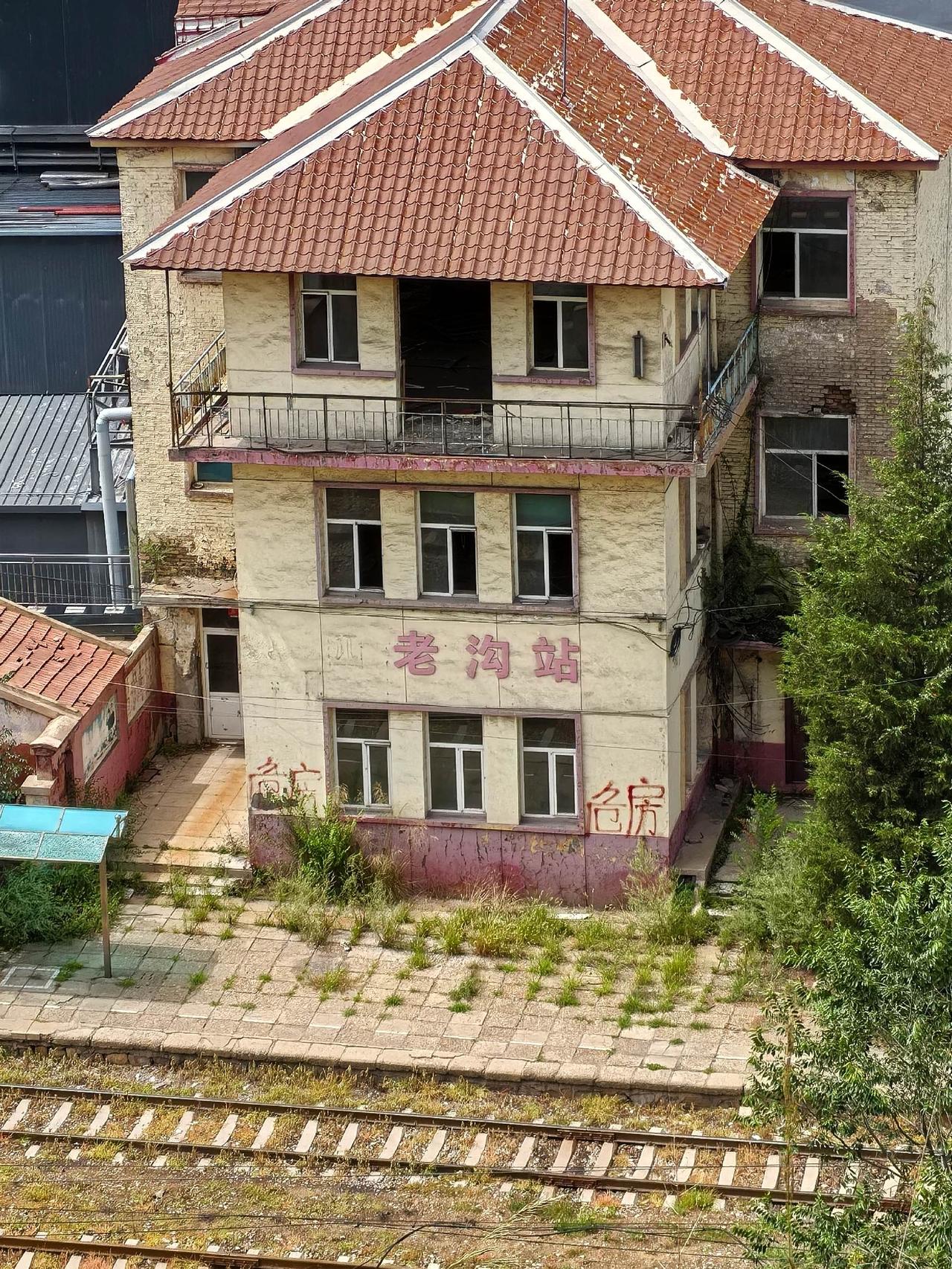 大同四老沟煤矿，昔日的喧嚣已散尽，这里见证了一代煤矿人的奋斗岁月，藏着一代采煤人
