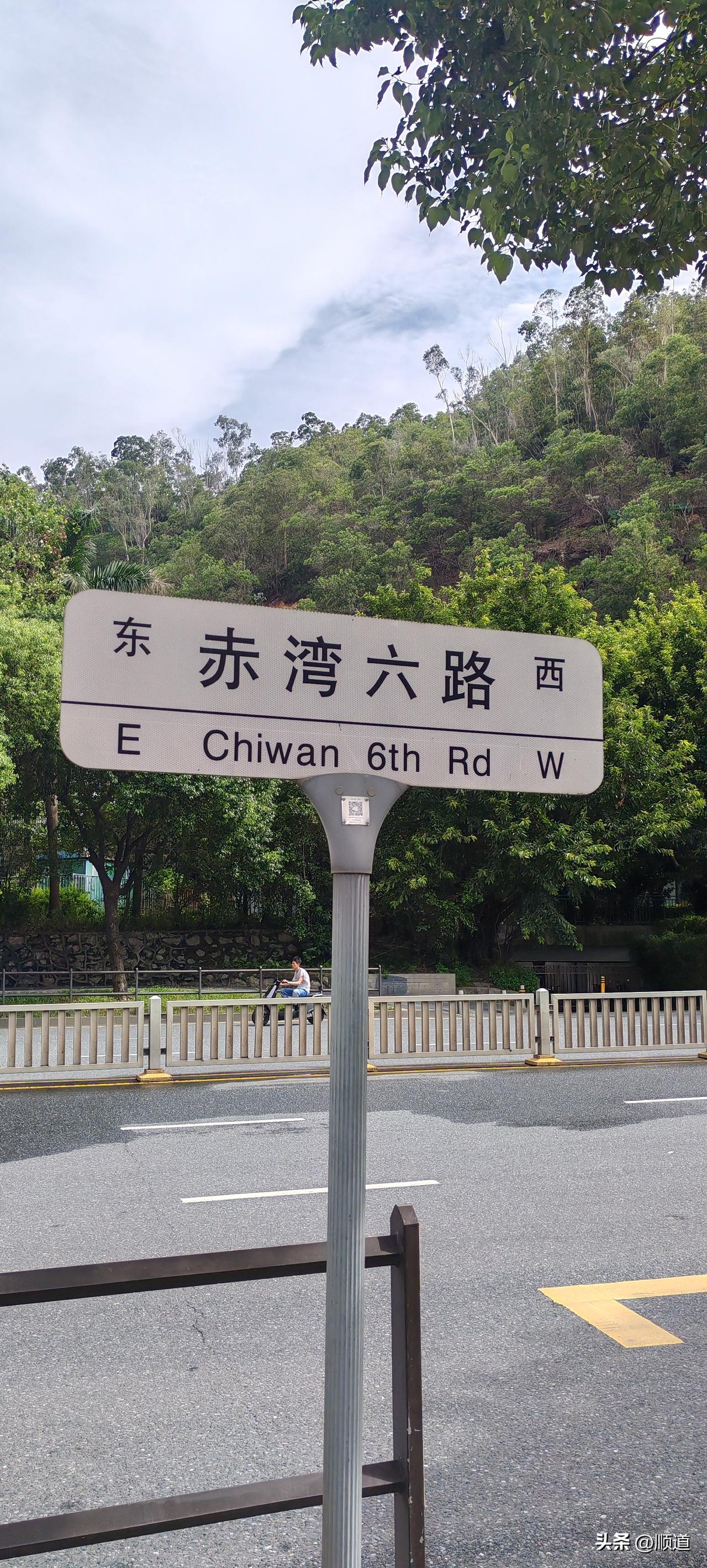 我老师说，所谓的未来，其实就是无数个当下累积起来的。
说未来有些迷茫，过好当下才