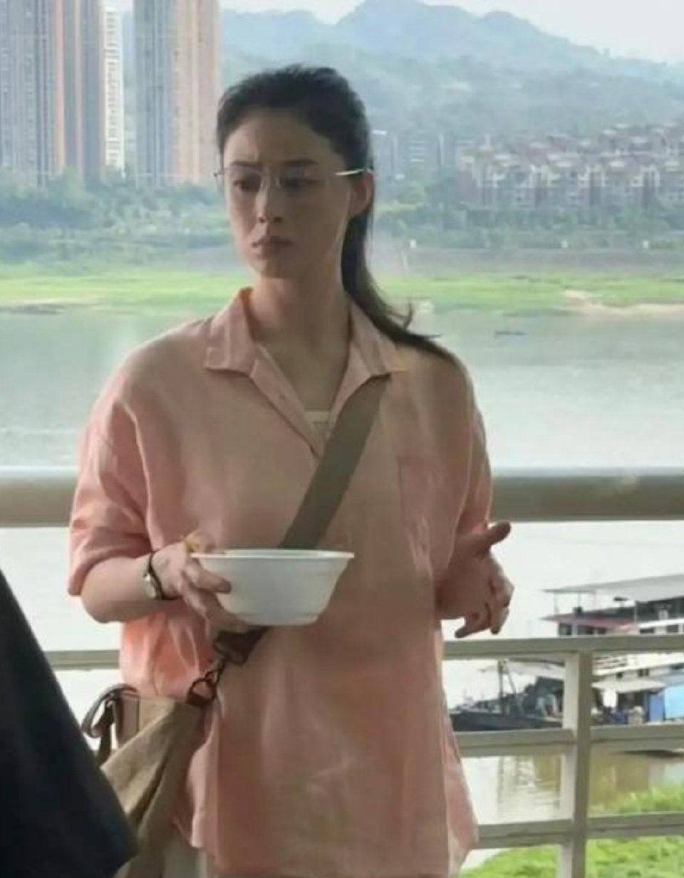42岁的蒋欣根本看不出真实年龄，说24岁都有人信吧 ！ ​​​