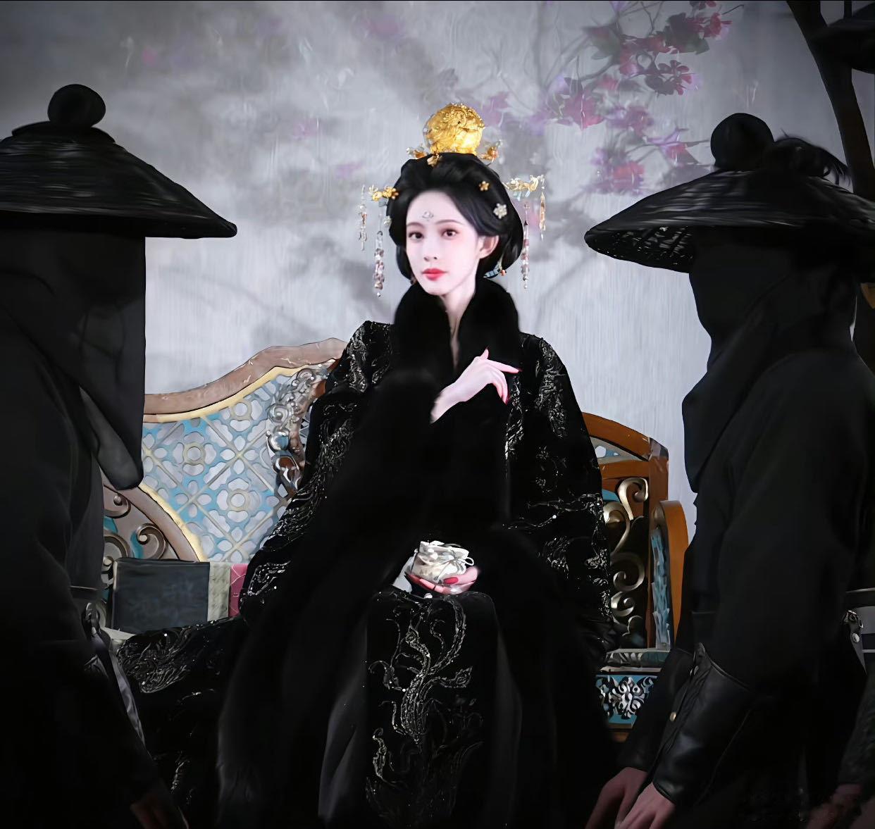 孟子义尚公主剧照孟子义暮晚摇华服凤冠 孟子义工作室发的剧照太戳心了！暮晚摇的造型