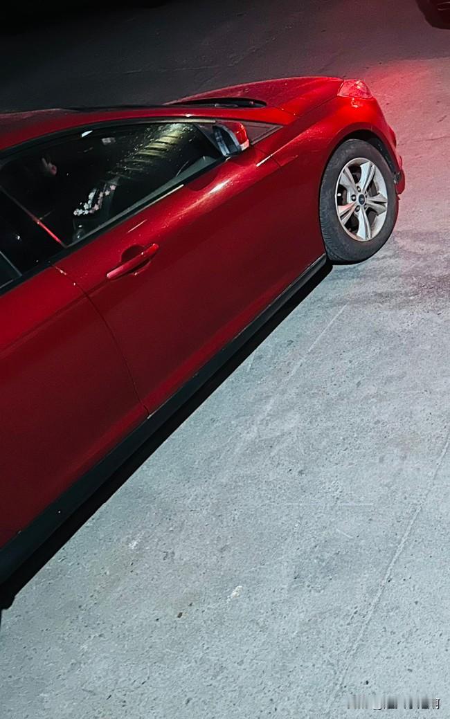 五十岁叛逆是需要付出代价的。
我这不是付出代价了吗。
我一脚油门把堵在我车前别人