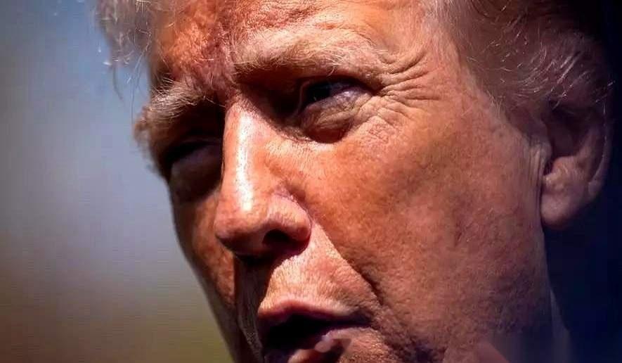 特朗普直接把底牌掀了。他说，美军所有的船、所有的飞机，还有刚拉过去的一批新武器，