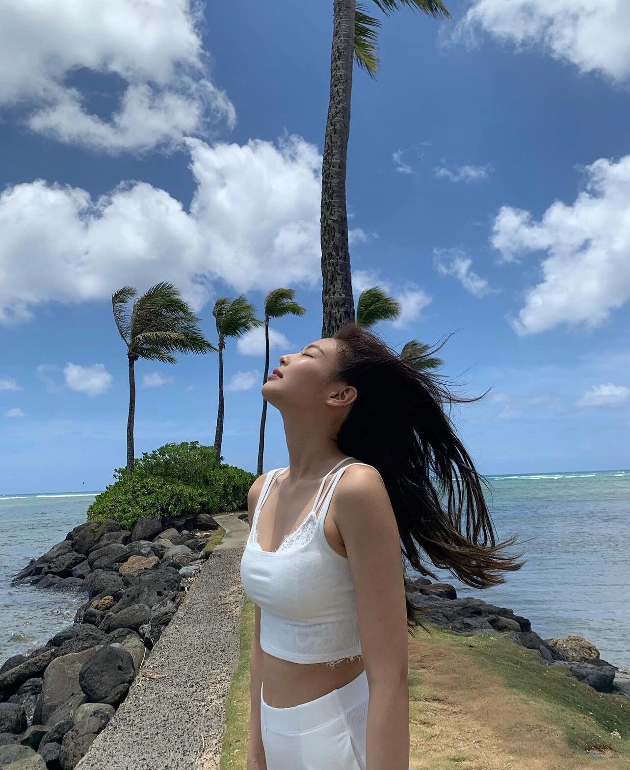 Jennie 溢出屏幕的松弛感和生命力 ​​​