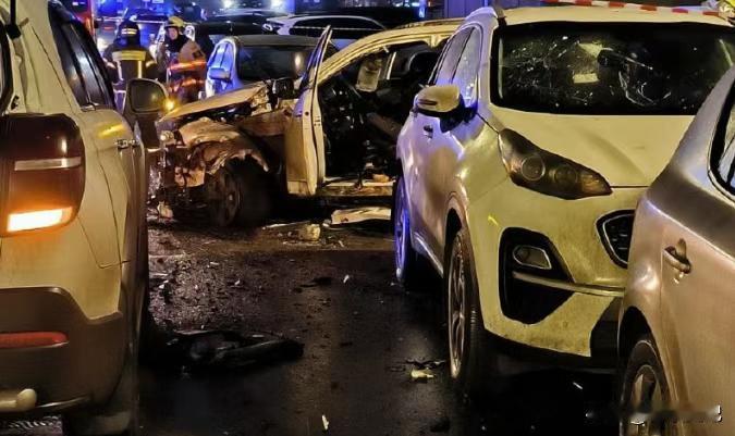 惨无人道
乌克兰光天化日发动轰炸，普京亲信当场丧生
 
俄罗斯侦查委员会22日发