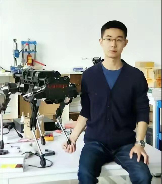 英语28分被浙大拒收，如今他凭机器狗惊艳全世界谁能想到，当年那个英语拉胯、考研差