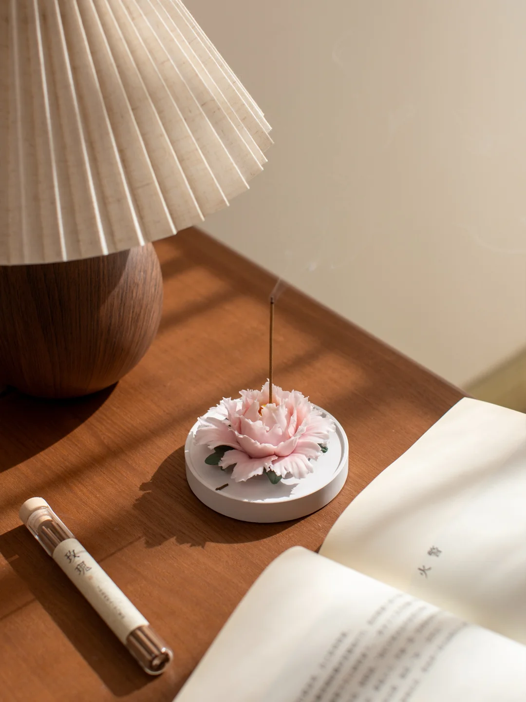 在冬天，用漂亮的花点温暖的香