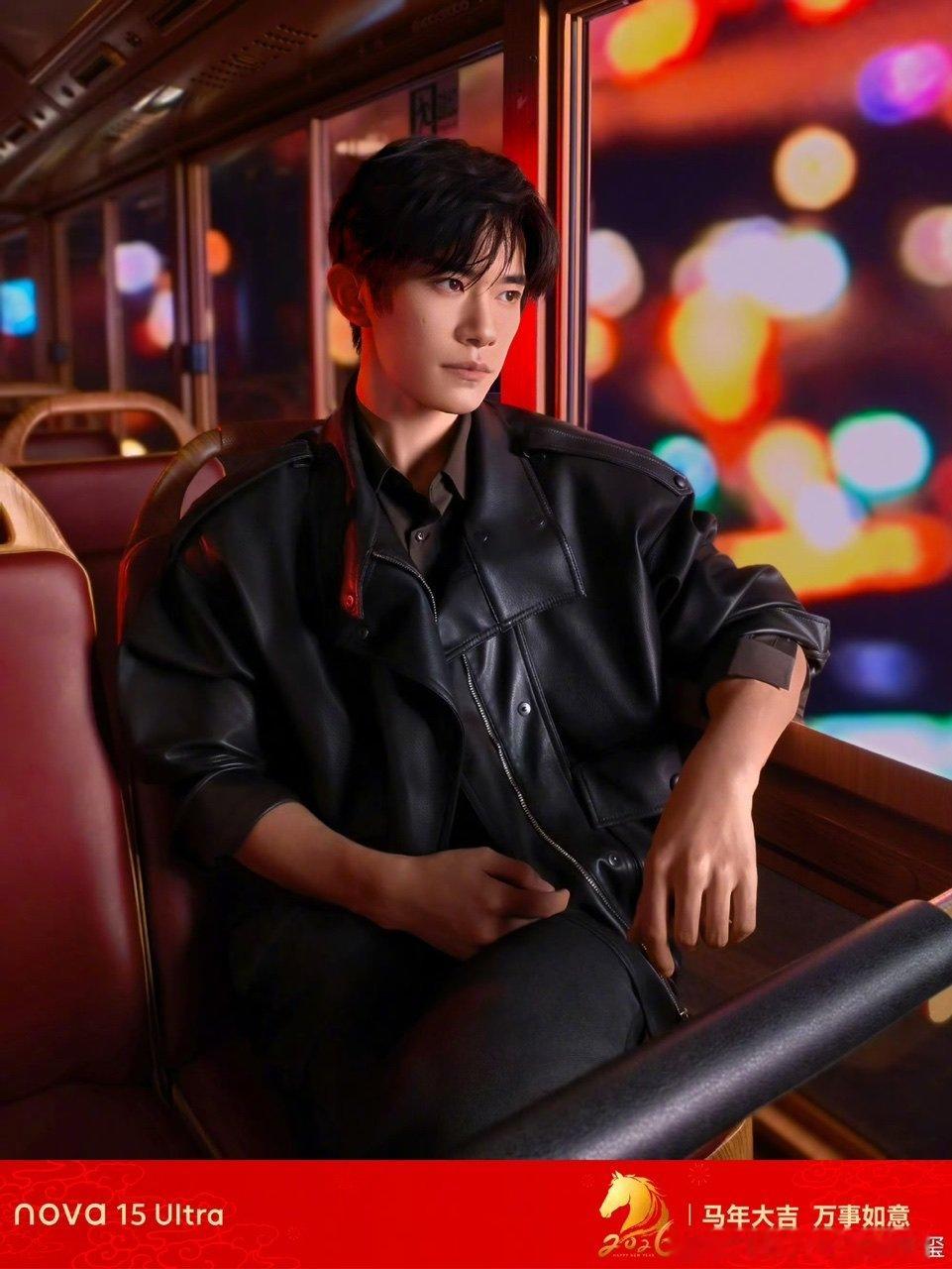 易烊千玺定格鲜活年味易烊千玺从容出片帅 易烊千玺定格鲜活年味，真的太帅啦～ 