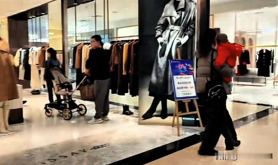 每月4000裸辞当全职太太？
受访女性的回答太人间清醒！
 
刷到个街采视频直接