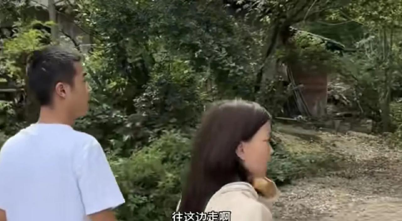 这到底是真的假的？
还是被人虚构剧情，
有些人还在蒙在鼓里信以为真。
印度贫民窟