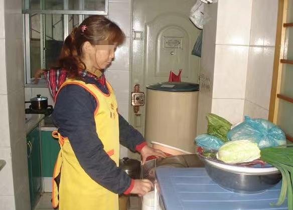 深圳，男子爱上女保姆，去世前写下遗嘱，将名下3套价值4000万的房子留给女保姆。