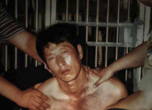 2005年，白宝山情人谢宗芬被提前释放，当狱警把她送到大门口后，她没有选择回家，
