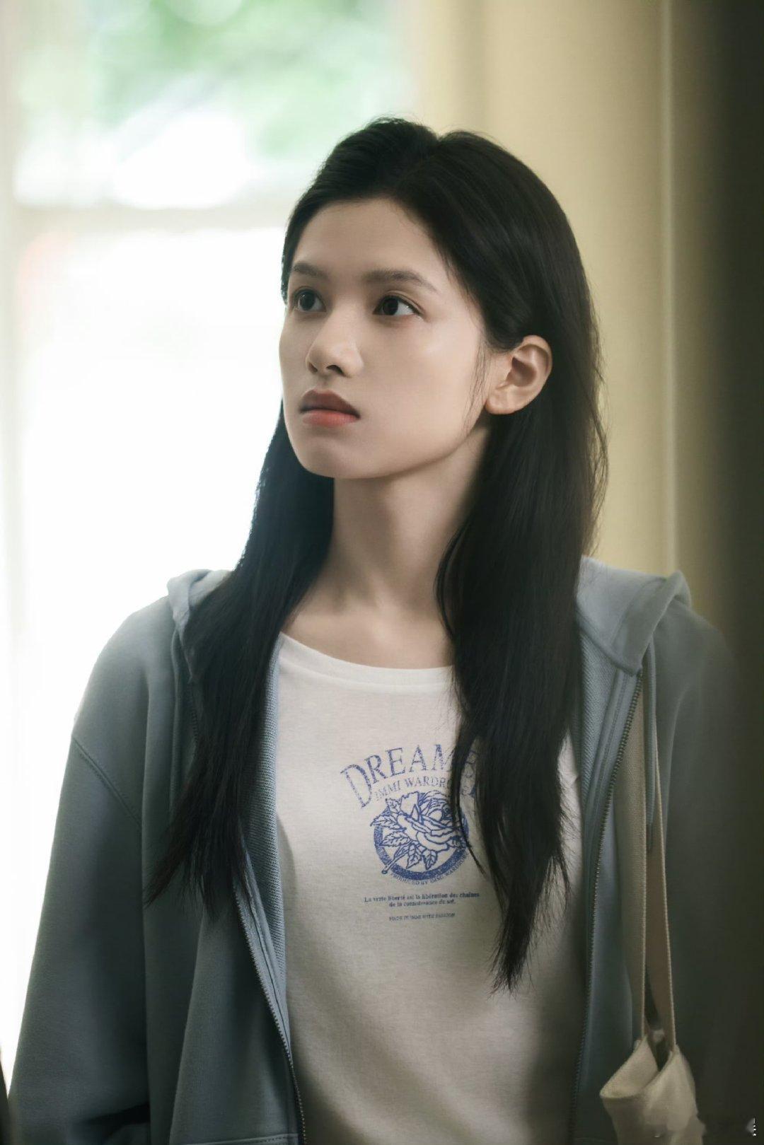 张婧仪演员的可塑性张婧仪演白富美和穷学生都有说服力自带舒展大气的骨相，戏路跨度很