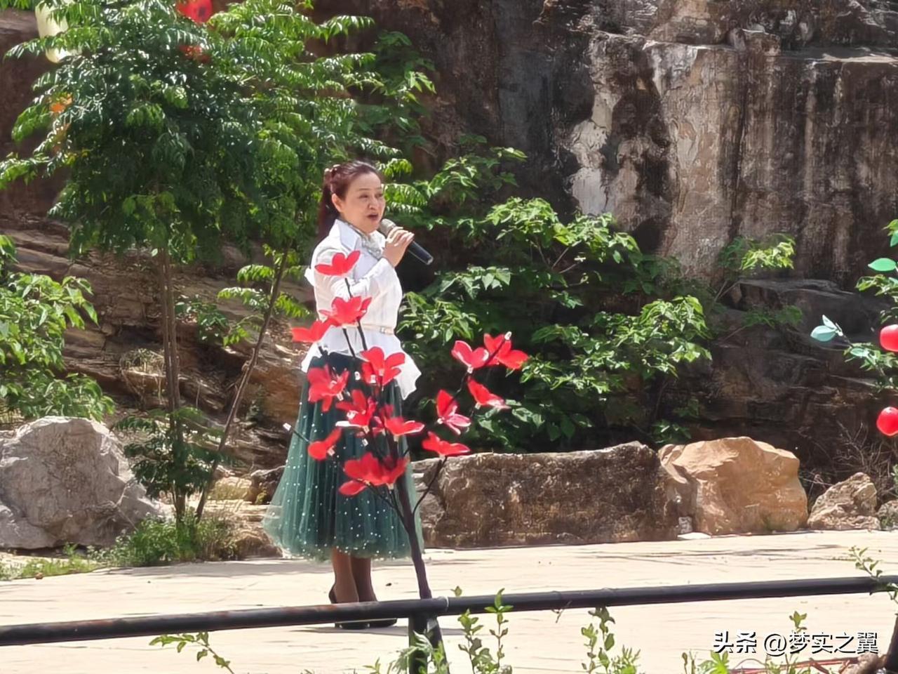 【小对联】
上：贵妇；
下：……？